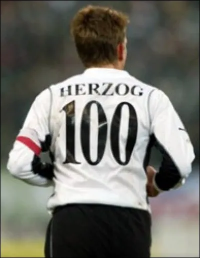 Andreas Herzog a été autorisé par la FIFA à porter le numéro 100 sur son maillot lors de son 100ème match en sélection. Quel pays Herzog représentait-il ?