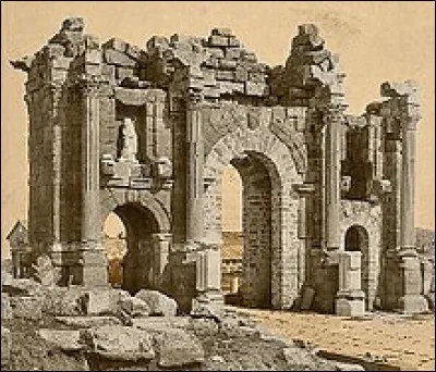 L'année 100 est l'année de la fondation de la cité de Timgad en Algérie, alors colonie romaine. Quel empereur y fit bâtir cet arc ?