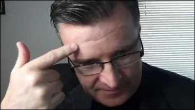 Prédire le caractère et la personnalité d'une personne grâce aux formes des lignes de son front s'appelait...