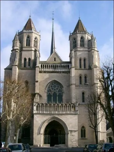 Dans quelle ville se situe cette cathédrale ?