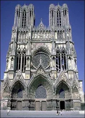 Dans quelle ville se situe cette cathédrale ?