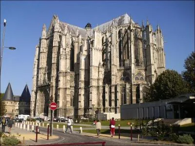 Dans quelle ville se situe cette cathédrale ?