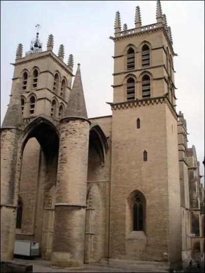 Dans quelle ville se situe cette cathédrale ?
