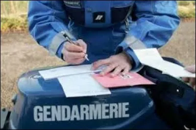 Quelle est la durée maximum de la période de rétention du permis de conduire par les forces de l'ordre ?