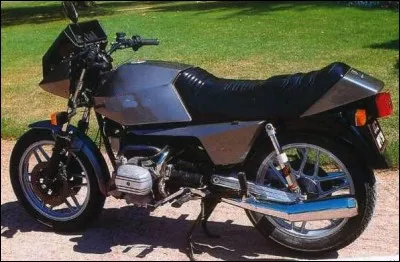 Quelle est cette moto flat-twin ?