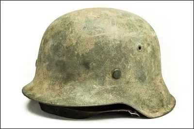 De quelle couleur est le casque de 'La Force de maintien de la paix de l'Organisation des Nations unies' ?