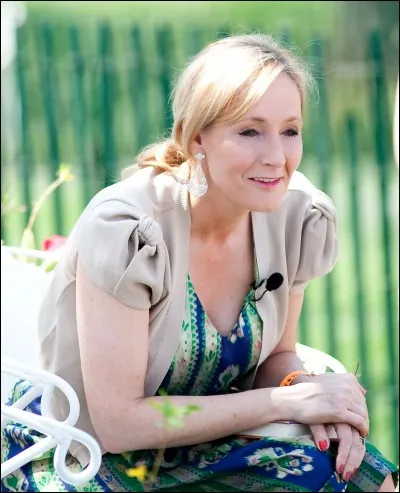Quel est le nom complet de J. K. Rowling ?