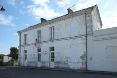 Commune de Nouvelle-Aquitaine, dans l'arrondissement de Saint-Jean-d'Ang&eacute;ly, La Brousse se situe dans le d&eacute;partement ...