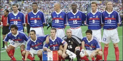Le 10 juillet 1998, à Paris, l'équipe de France de football remporte sa première Coupe du monde.
