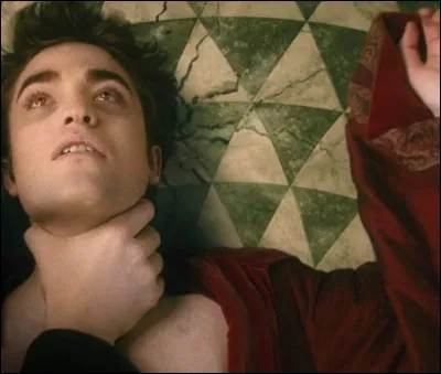 Qui fait souffrir et essaie de tuer Edward ?