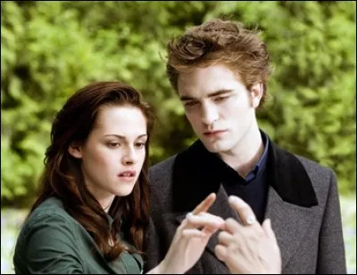 Qui Bella croit voir en face d'elle ?