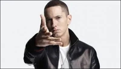 Avec quelle chanteuse Eminem partage-t-il un duo sur la chanson "Monster" en 2013 ?