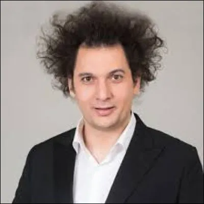 Comment s'appelle ce magicien/humoriste français ?