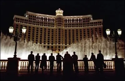 Ce bâtiment est situé au N° 3600 Las Vegas Boulevard. L'illustration est issue du film Ocean's eleven. Quel est ce lieu ?