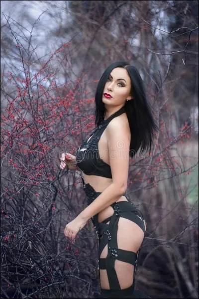 Fille du roi Bretannos, engendra avec Héraclès un fils qui sera l'origine d'un peuple Europe centrale. Qui est-elle ?