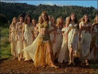 Quelle santé ce héros, il prit une à une les 50 filles du roi de Béotie pour une seule et même amante, pour certaines la même nuit. Qui sont-elles ?