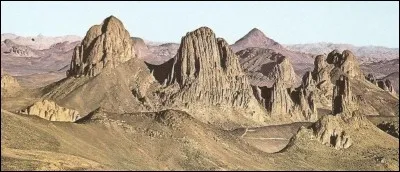 Dans quel massif du Sahara peut-on voir ces orgues basaltiques ?