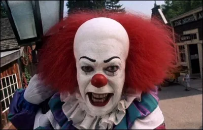 Comment s'appelle le petit garçon avec la veste jaune dans "Ça" ?