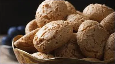 Il s'agit ici de macarons italiens qui peuvent être durs ou moelleux. Ce sont de petits biscuits réalisés à base de sucre, d'amandes douces et d'amandes amères et de blancs d'ufs. On peut les trouver dans pratiquement toutes les régions d'Italie.
