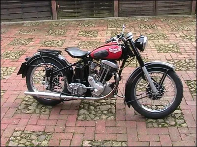 Cette belle moto est...