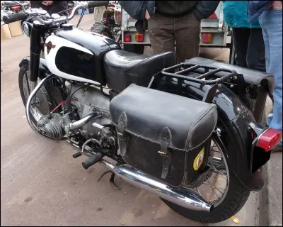 Ce flat twin culbuté est :