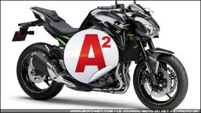 Je viens d'être reçu au permis de conduire catégorie A2.
Pendant 2 années minimum et peu importe mon âge, je serai limité(e) à :