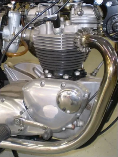 Tr&egrave;s joli ce moteur vous ne trouvez pas ? De quelle moto provient-il ?