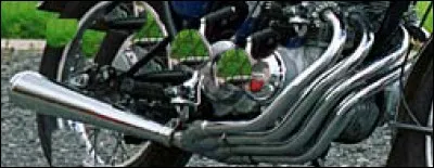 Cette photo n'est pas bien fameuse non plus ! Quelle moto est-ce ?