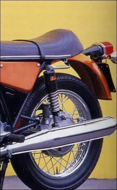 Pas tr&egrave;s bien cadr&eacute;e non plus celle-ci ! Je crois que c'est une Italienne ?