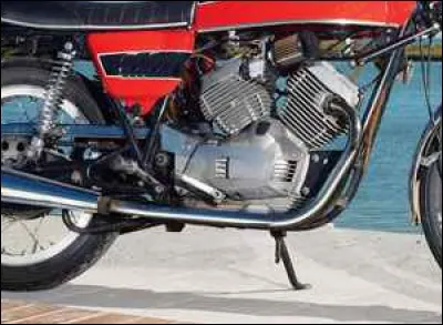 Cette photo est prise d'un peu trop pr&egrave;s ! Pouvez-vous me dire de quelle moto il s'agit ?