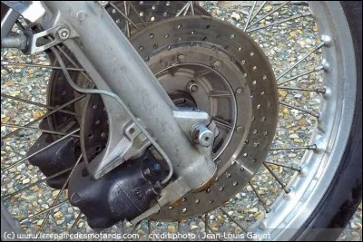 Juste la roue cette fois ! A quelle moto appartient-elle ?