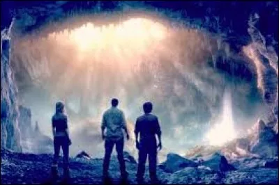 Qui est le r&eacute;alisateur du tr&egrave;s c&eacute;l&egrave;bre film "Voyage au centre de la Terre" ?