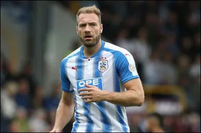 Quel est le nom de cet attaquant d'Huddersfield ?