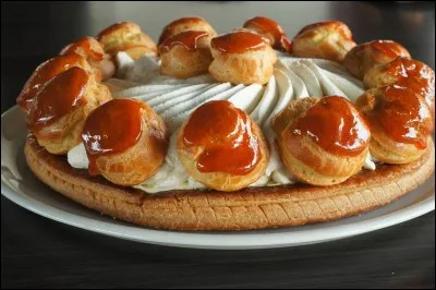 Quel est ce gâteau inventé vers 1850 par Auguste Jullien, jeune chef pâtissier de la maison Chiboust ?