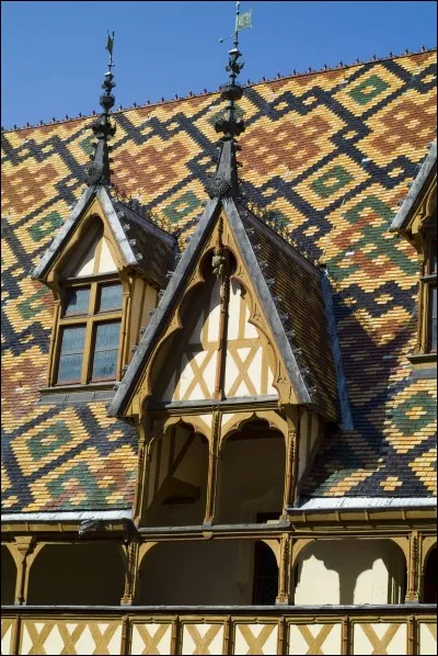 Dans quelle région trouve-t-on ces jolies tuiles vernissées ?