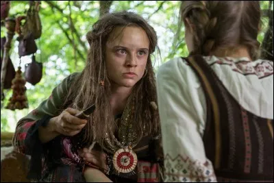 Qui est cette fille par rapport à la prisonnière ?