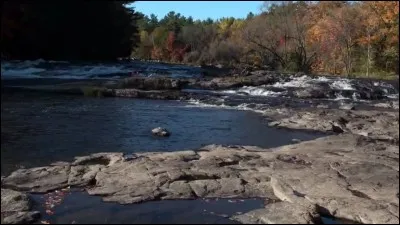 En quoi voyage-t-il sur les rivières du Nord ?