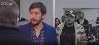 Quelle est la couleur de la casquette de Jean-Christophe Delpias ?