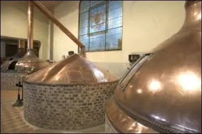 Dans quel village peut-on déguster une bière confectionnée sur place ?