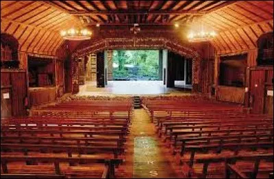 Quelle commune des Vosges accueille le mythique théâtre du Peuple ?