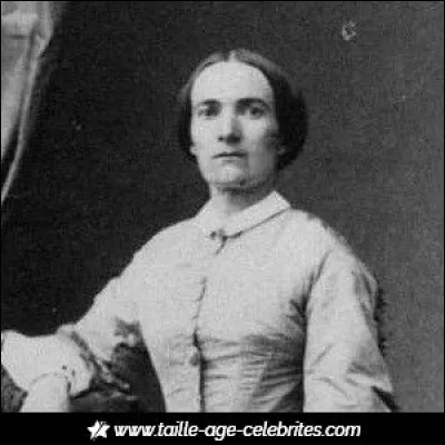 Dans quel village des Vosges est née Julie-Victoire Daubié, la première femme bachelière de France, et dans quel village est-elle décédée ?