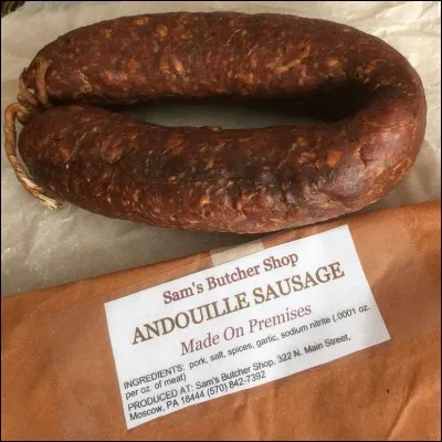 Dans quel village vosgien est confectionnée l' andouille ?