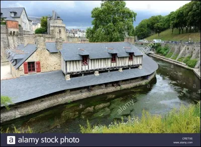 Quel est ce bâtiment assez étrange ?