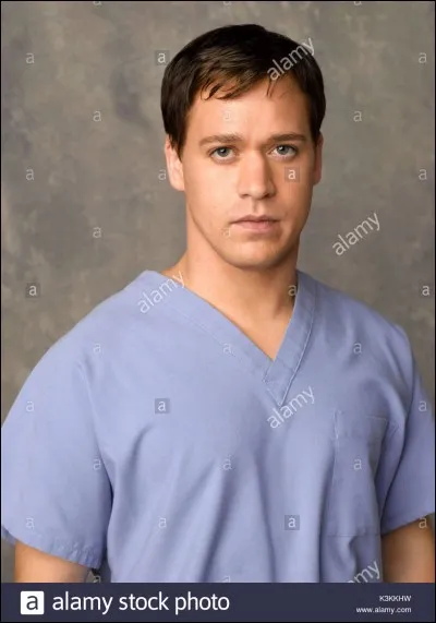 Dans la saison 2, Ellis Grey confond George avec :