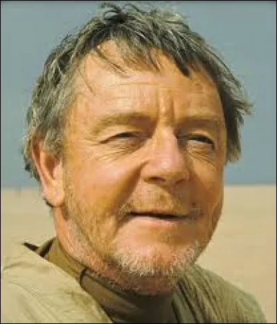 Comment s'appelle l'oncle de Luke Skywalker dans le premier volet ?