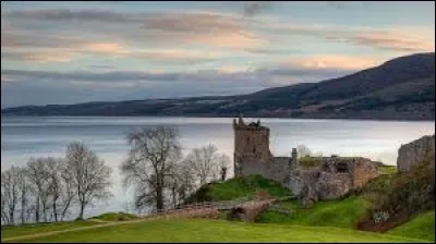 Dans quel pays européen le Loch Ness est-il situé ?
