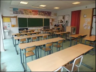 Apr&egrave;s le troisi&egrave;me niveau, c'est la classe des ------.