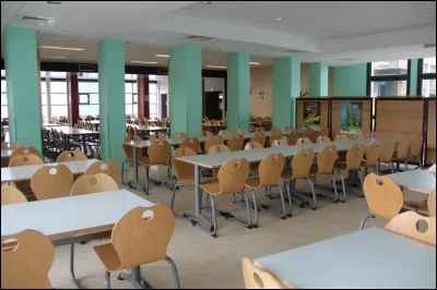 Quel est l'endroit o&ugrave; les &eacute;l&egrave;ves et les adultes du personnel peuvent prendre leurs repas ?