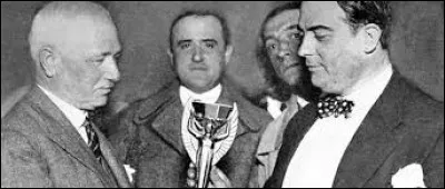 Quelle équipe fut première lors de la Coupe du monde de football en 1930 ?