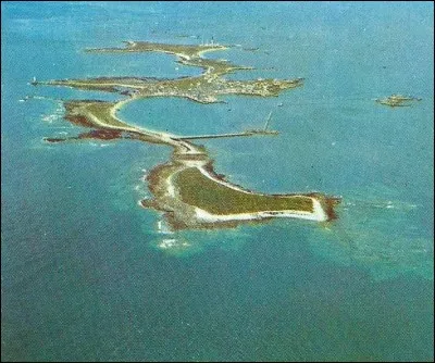 Sous quel nom connaît-on "Michel Thomas" ?